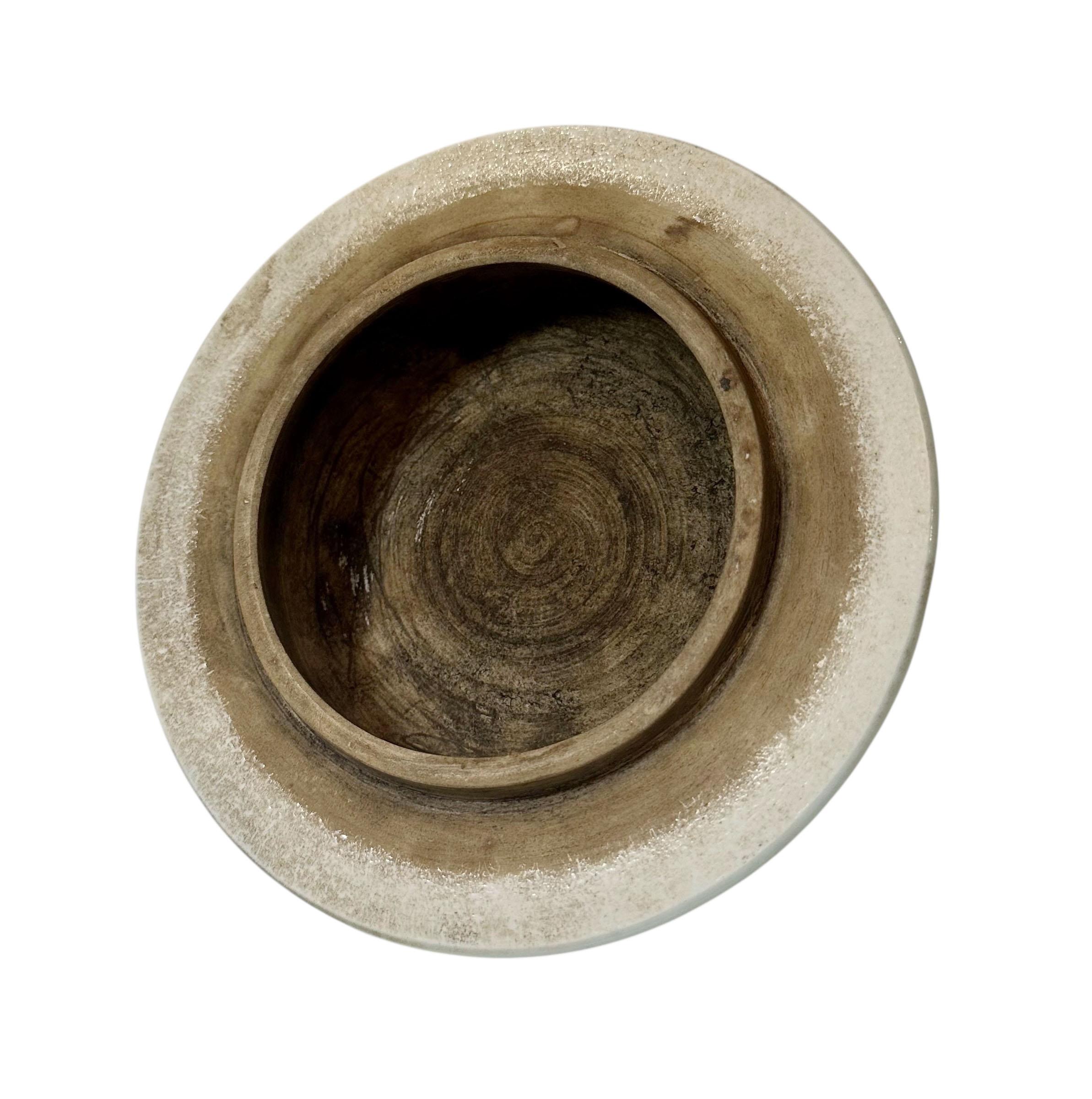 Vaso a balaustro con coperchio Famille Rose cinese del XIX secolo In condizioni buone in vendita a Tampa, FL