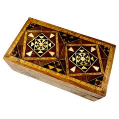 Caja con incrustaciones de mosaico «Sadeli» de estilo anglo-indio del siglo XIX