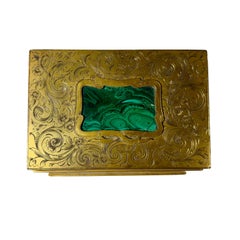 Scatolina decorativa francese del XIX secolo in bronzo dorato e malachite