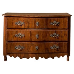 Rare commode maltaise du 18ème siècle en bois d'olivier