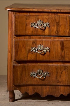 Rare commode maltaise du 18ème siècle en bois d'olivier