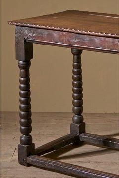 Table d'appoint du XVIIIe siècle en chêne, à pieds en forme de bobine