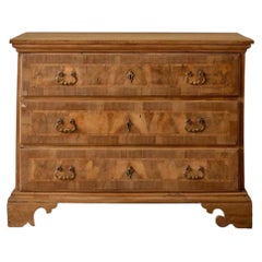 Commode italienne en noyer du XVIIIe siècle
