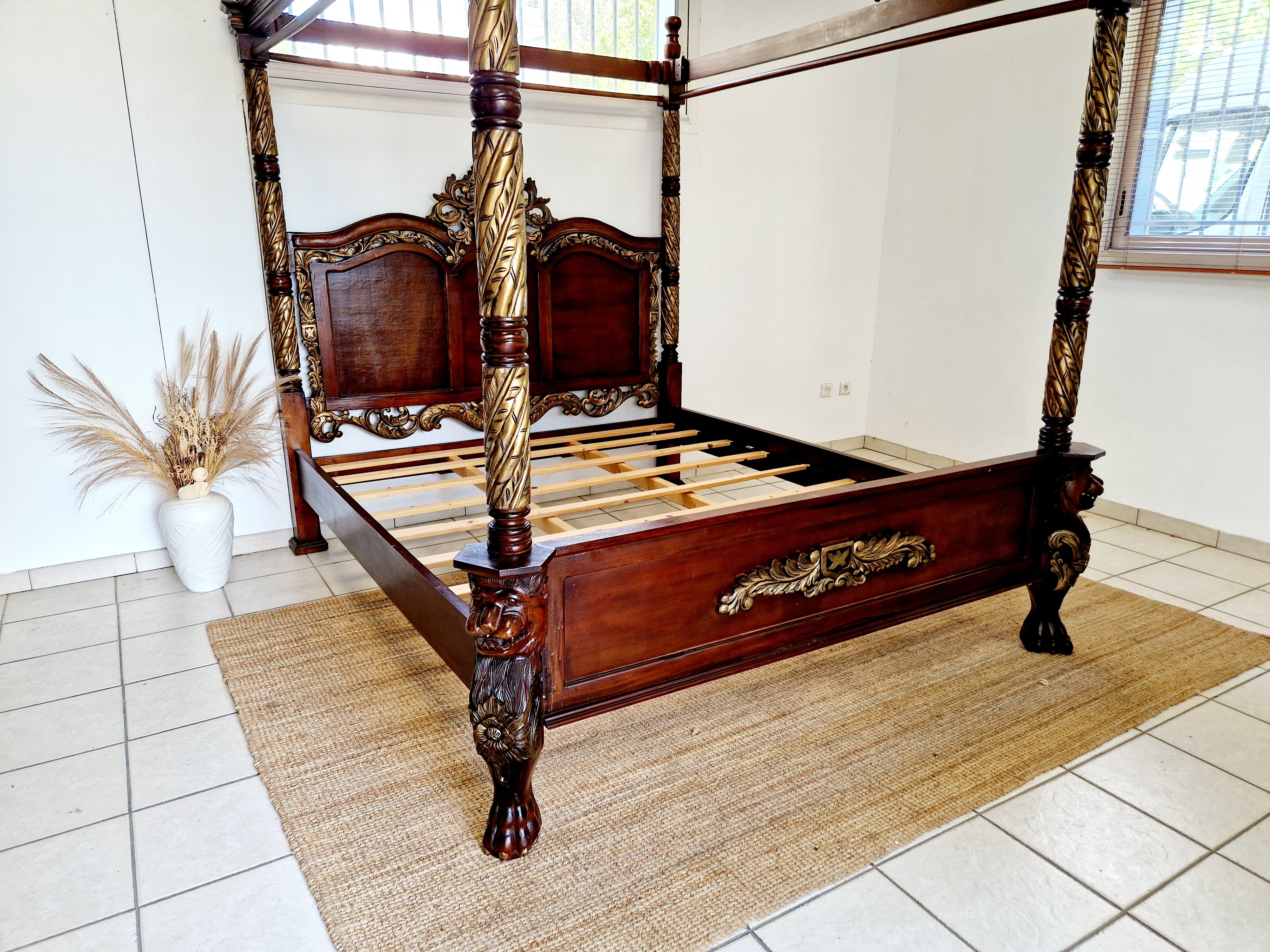 Lit à baldaquin à quatre colonnes Super King Size en vente 1