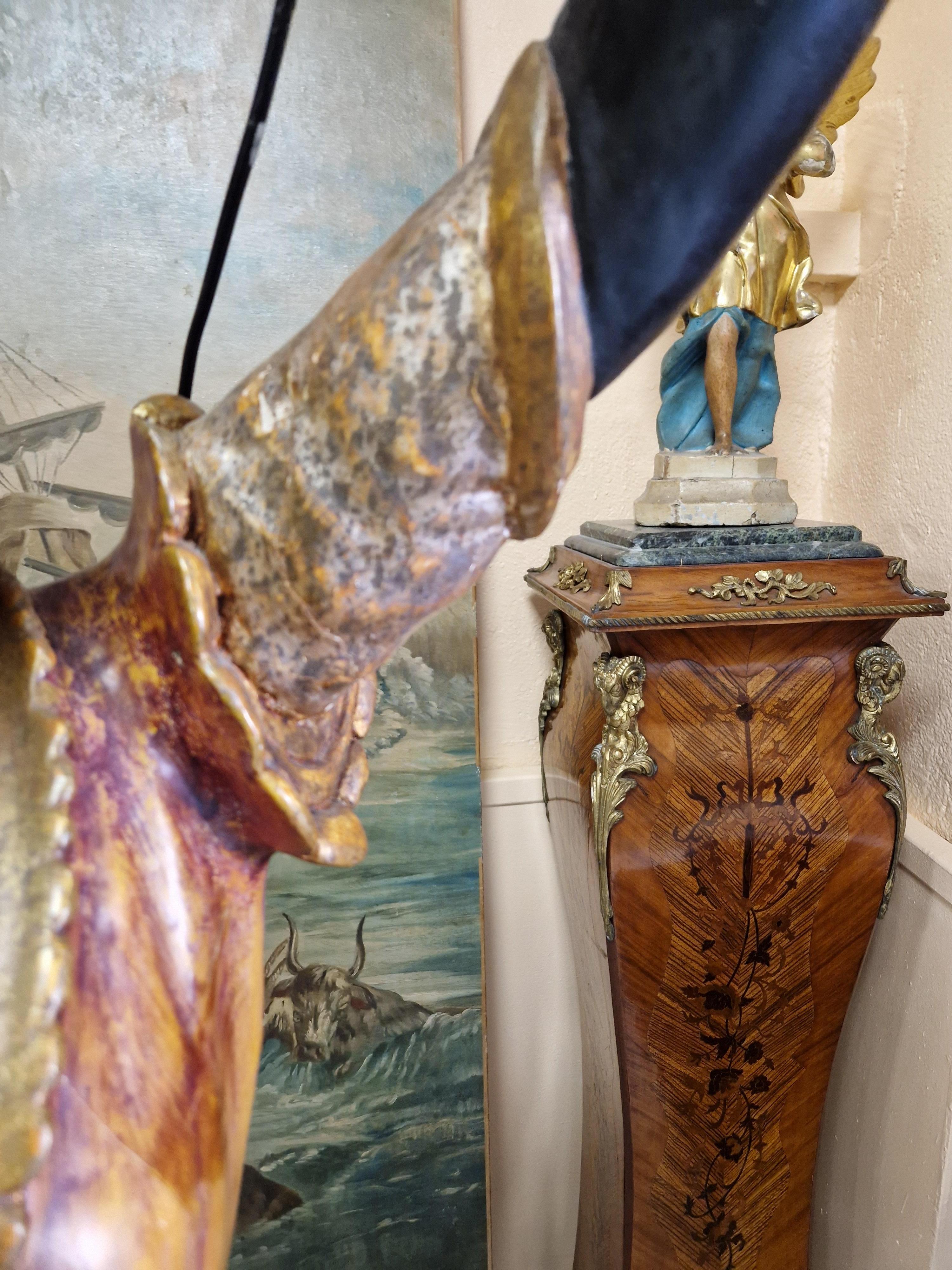 Paire de lampadaires italiens anciens en bois polychromé en vente 6
