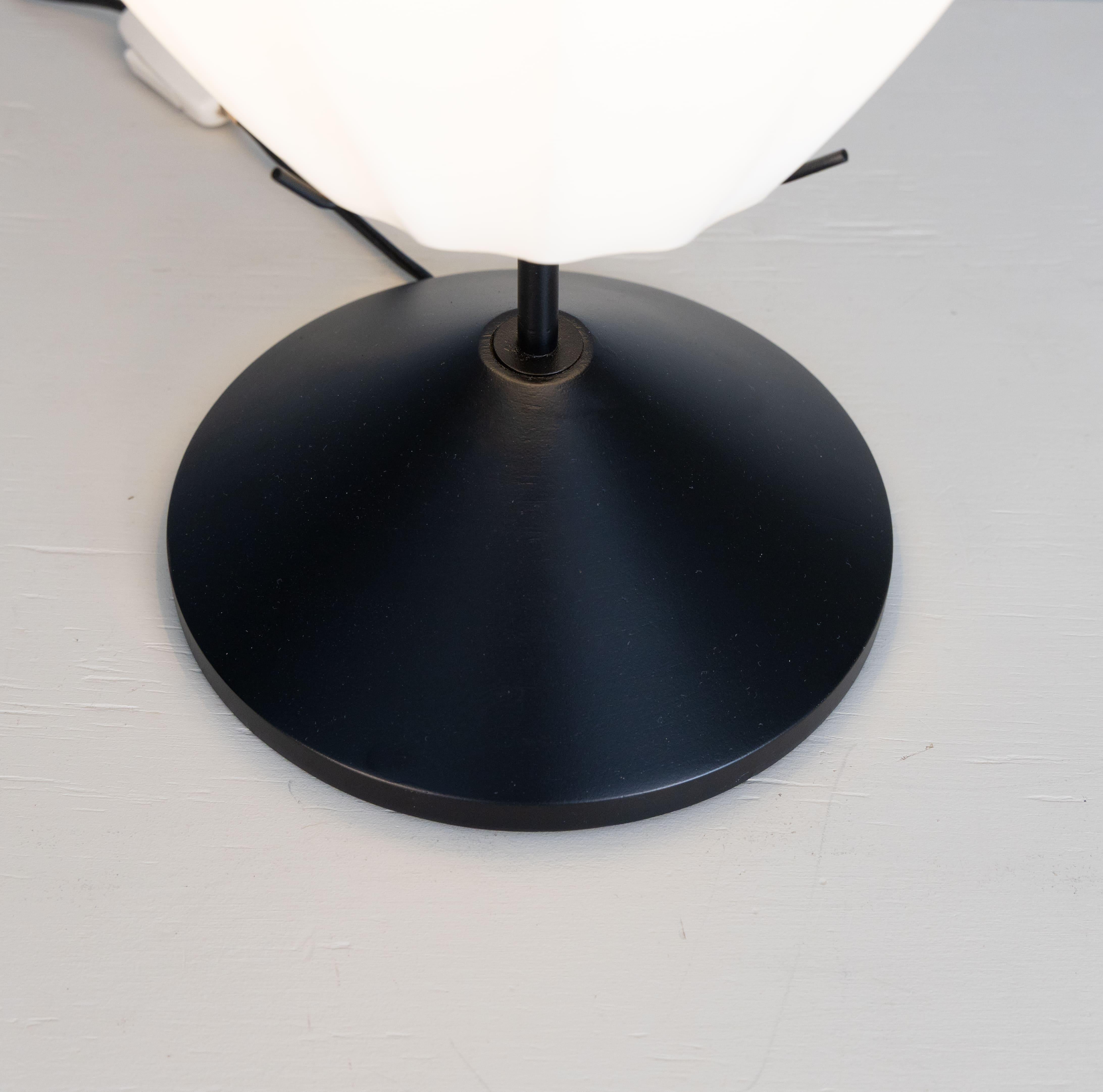 Lampada da tavolo in vetro e legno, 1960 Mid-20th Century en venta