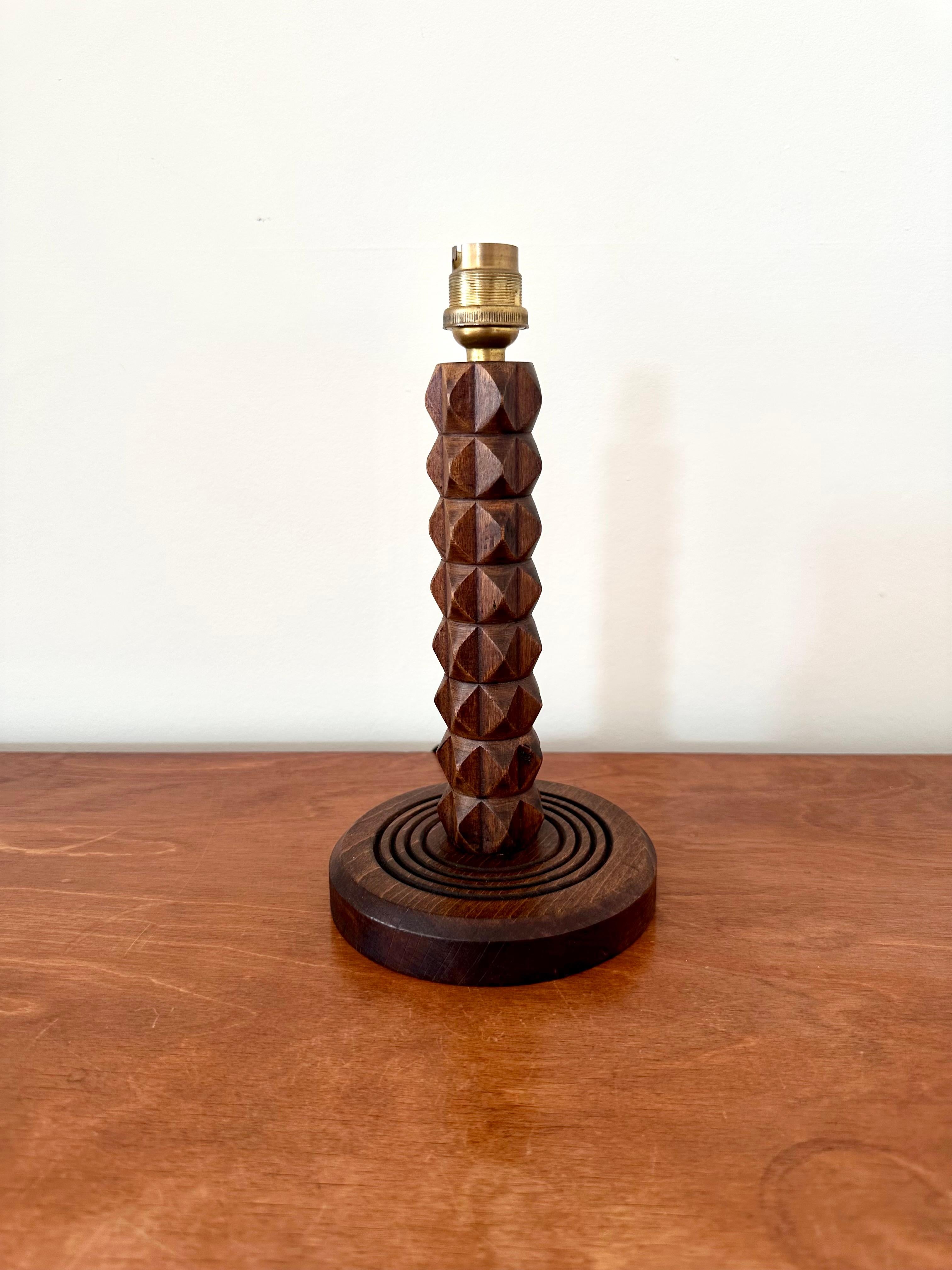 20ième siècle Lampe de table Art déco française en bois tourné du milieu du siècle dernier, Charles Dudouyt, vers 1930-150 en vente