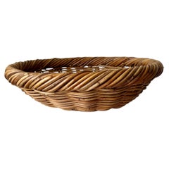 Grande cesto vintage in vimini intrecciato a mano in stile rustico, con bordo arrotolato