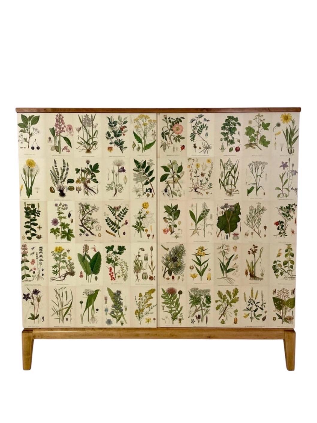 Mobile svedese in stile moderno degli anni '40 con decorazioni floreali Nordens d'epoca