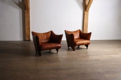 Paire de fauteuils de salon du milieu du siècle en cuir cognac et bois, signés Pacific Green, A