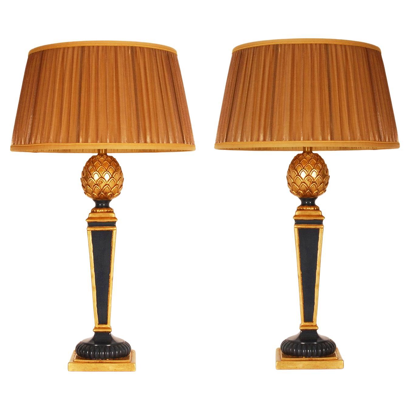 A paair vintage 1970s French lamps blue and faux gold giltwood pineapple table lamps.
Material: Giltwood, fruitwood, metal
Style: Vintage, Mid Century, Hollywood Regency, Traditional, Classic, Empire, Napoleonic
Design: In the style of Henredon,