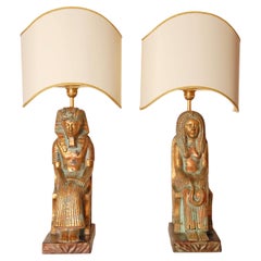 Coppia di lampade da tavolo italiane d'epoca in ceramica con figure dorate raffiguranti Tutankhamon e Cleopatra