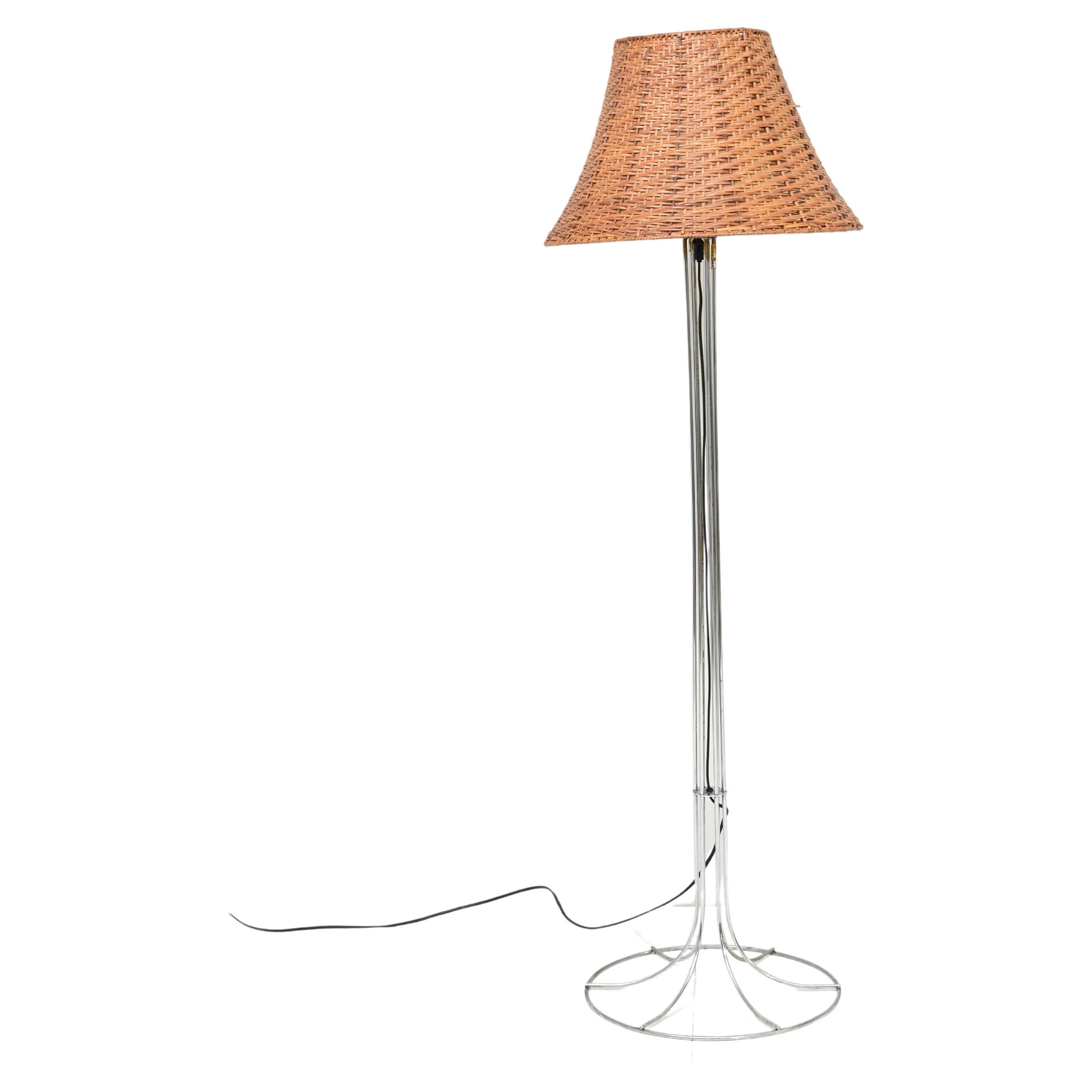 Lampadaire avec abat-jour en rotin en vente