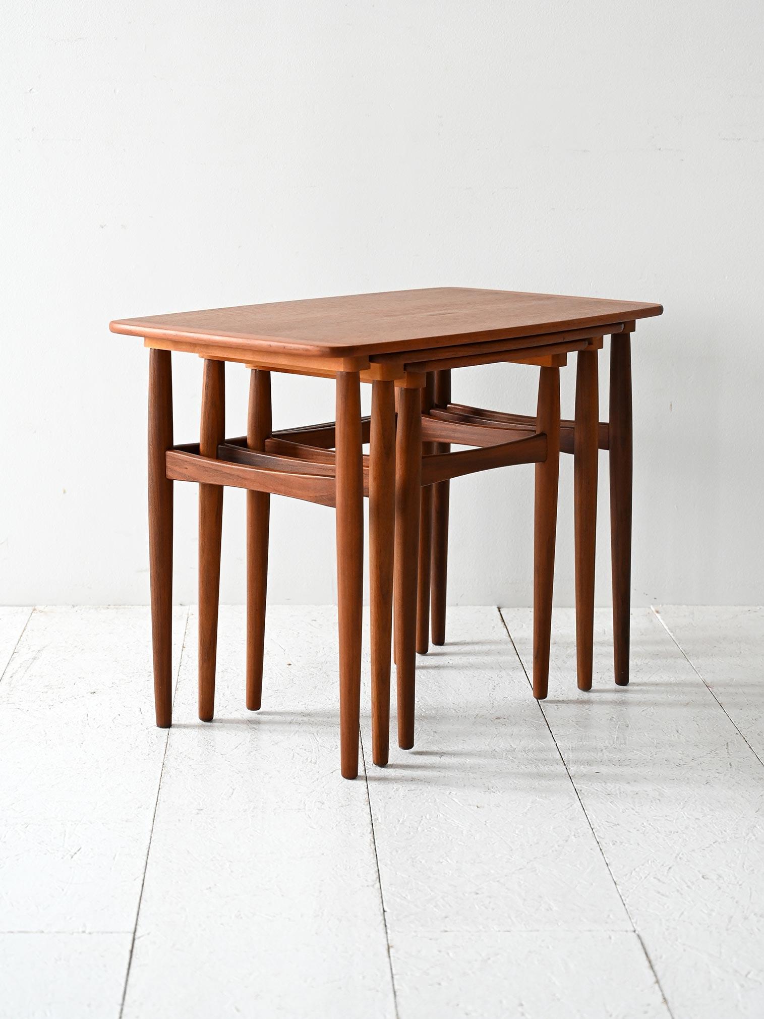 Scandinavo moderno Set 3 tavolini scandinavi anni ’60 in teak in vendita