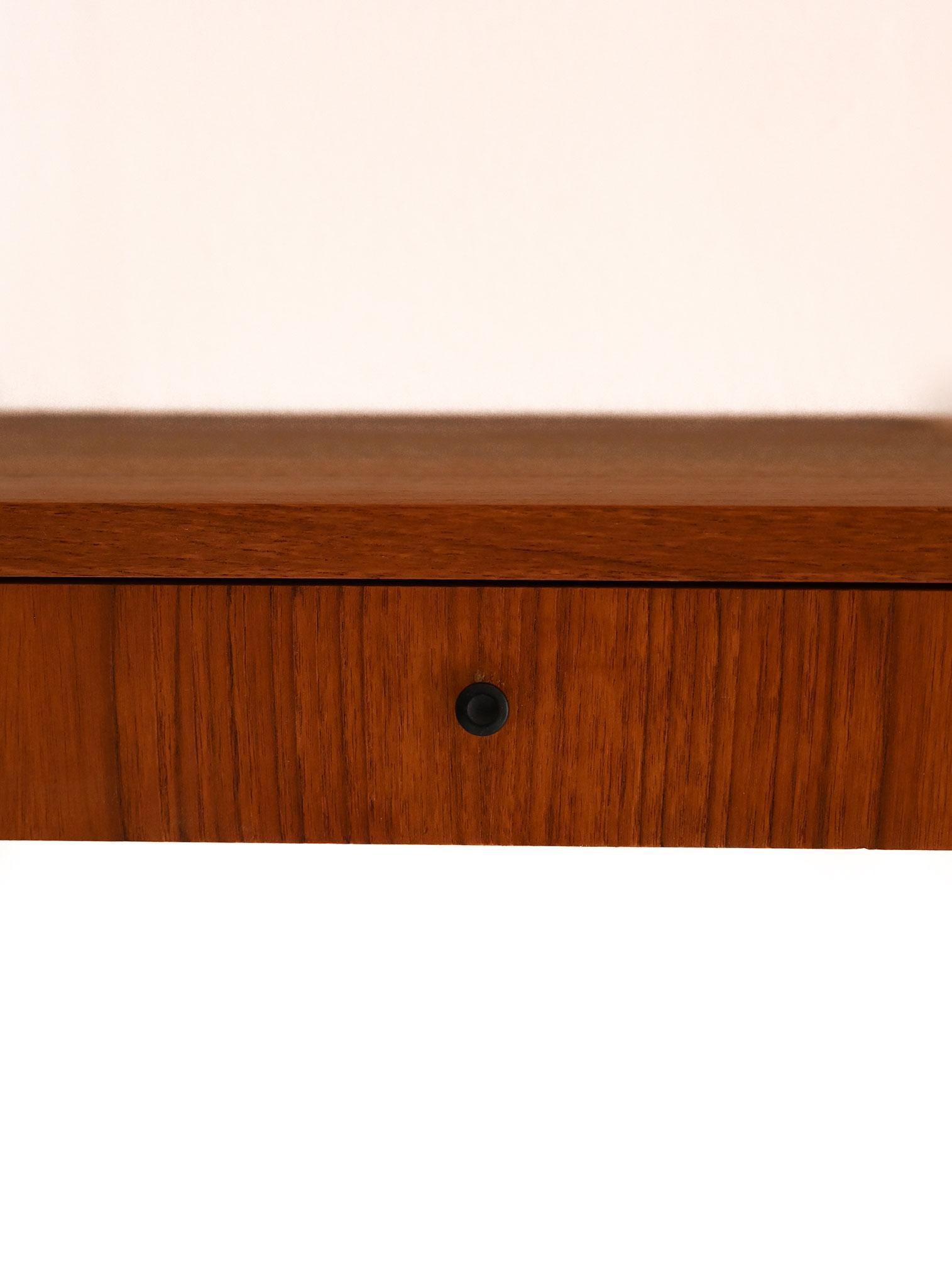 Sistema mensole Hylla scandinavo in teak con cassetti In Good Condition For Sale In Brescia, IT