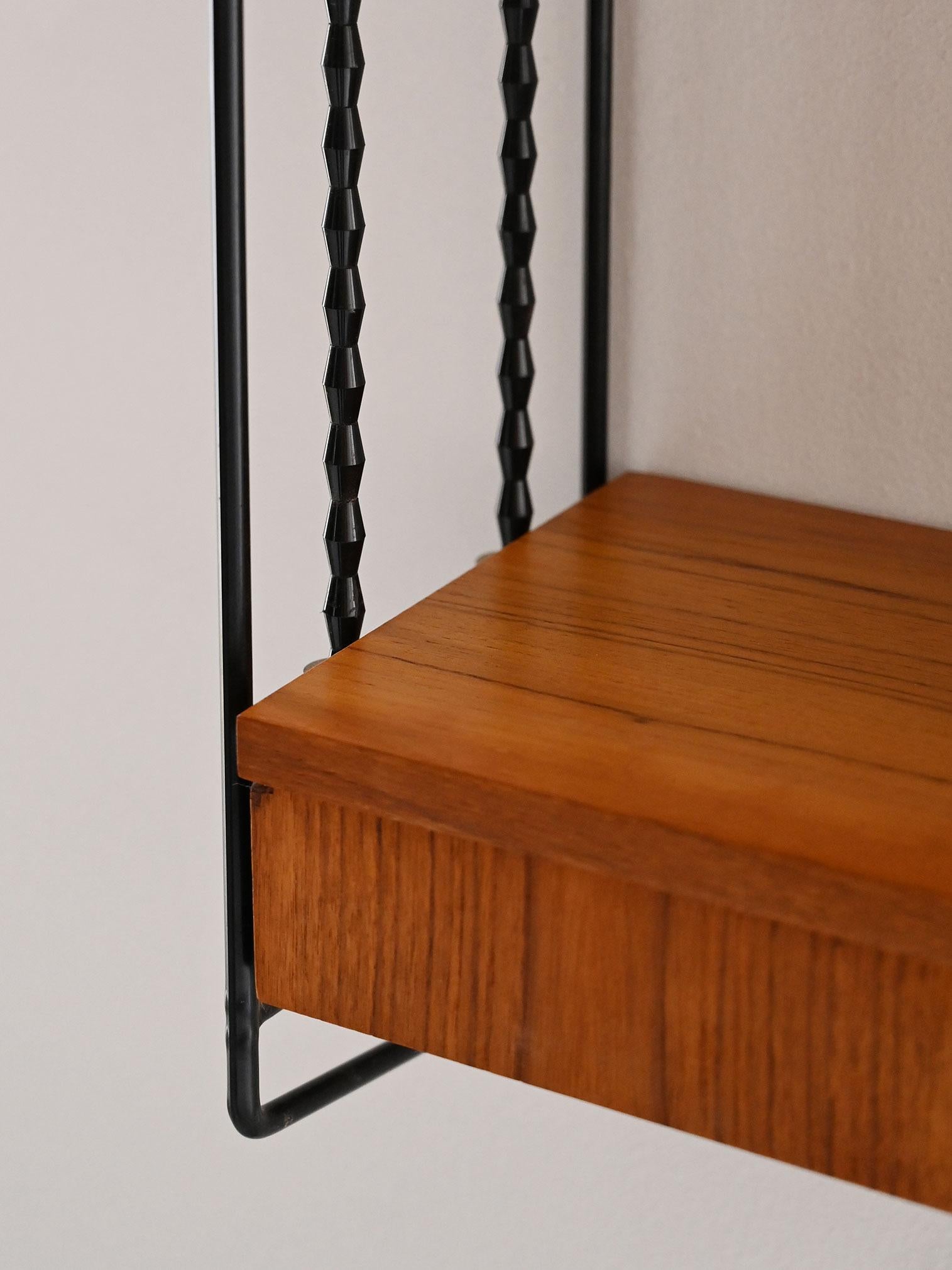 Scandinavian Sistema mensole Hylla scandinavo in teak con cassetti For Sale