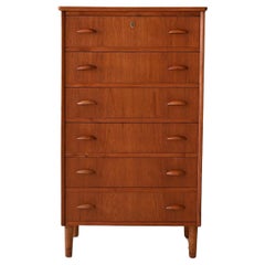 Sestina scandinava in teak con maniglie sagomate