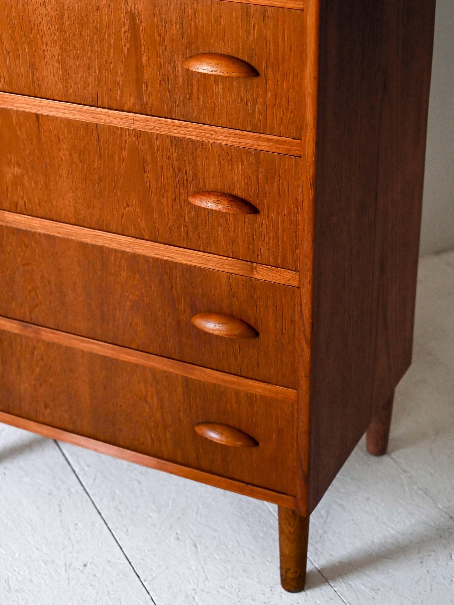Mid-20th Century Sestina scandinava in teak con maniglie sagomate in vendita
