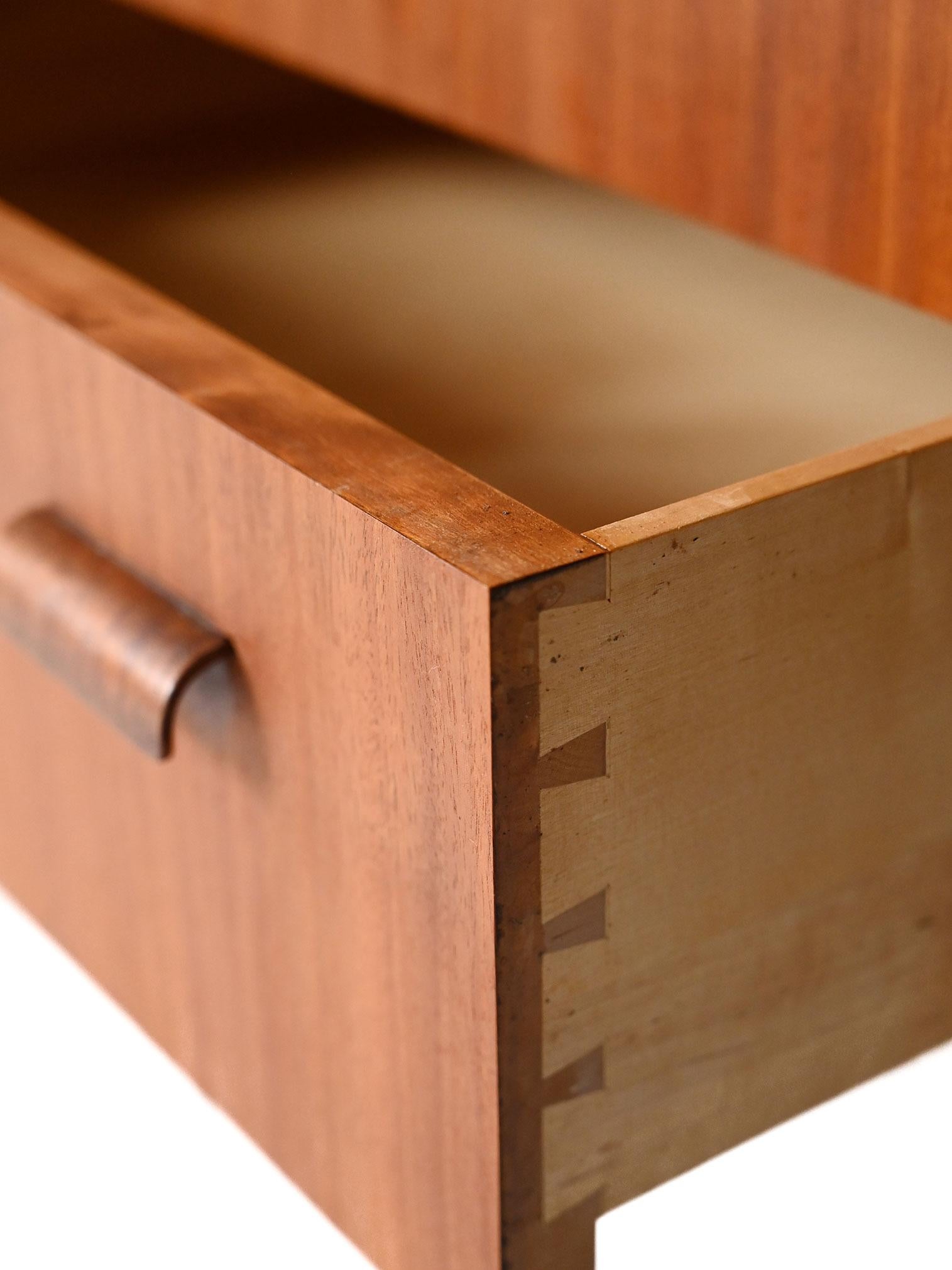 Cassettiera svedese anni 60 in teak For Sale 1