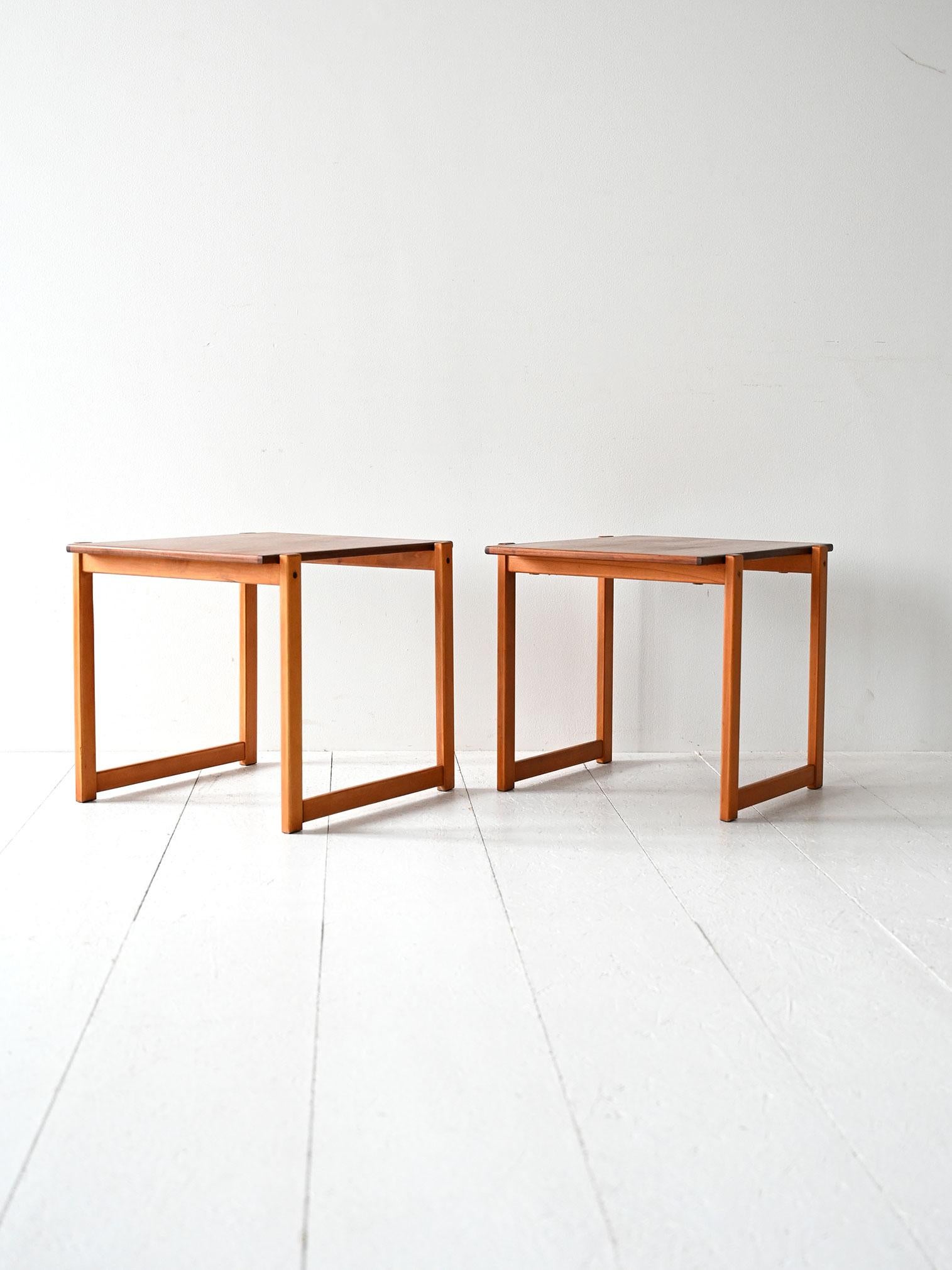 Scandinavian Coppia tavolini scandinavi vintage in teak e faggio in vendita