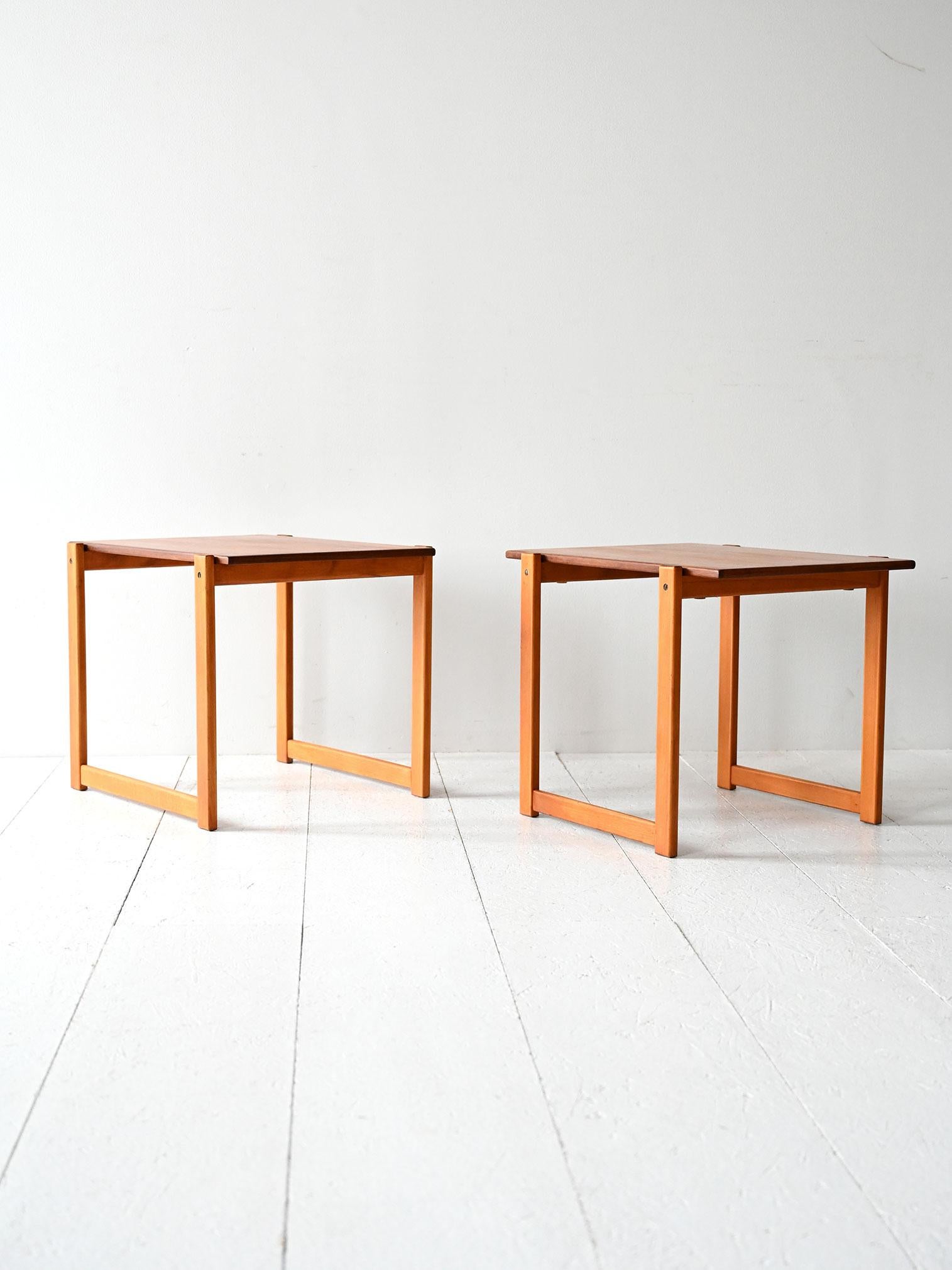 Scandinavo moderno Coppia tavolini scandinavi vintage in teak e faggio in vendita