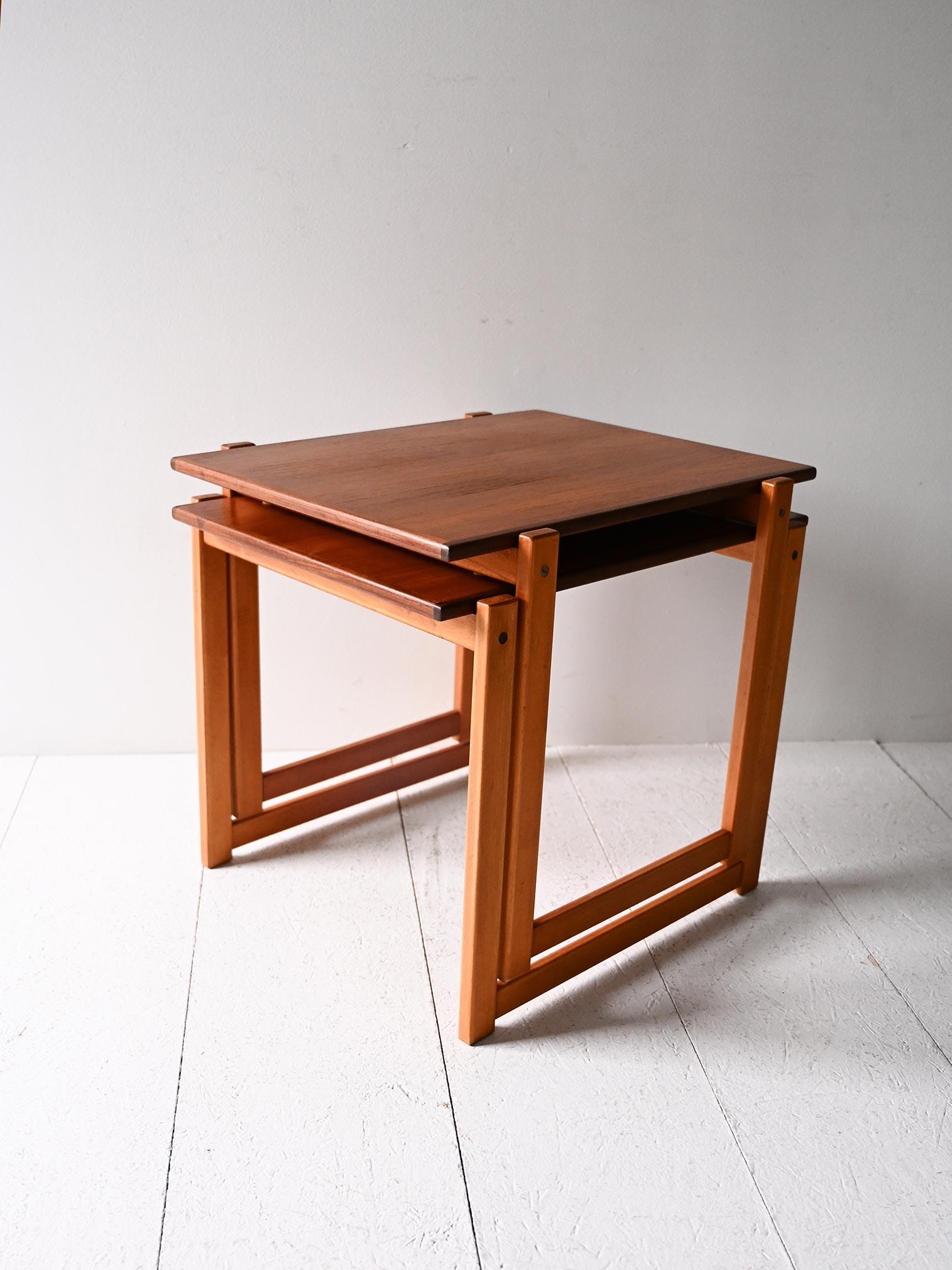 Coppia tavolini scandinavi vintage in teak e faggio in vendita 3