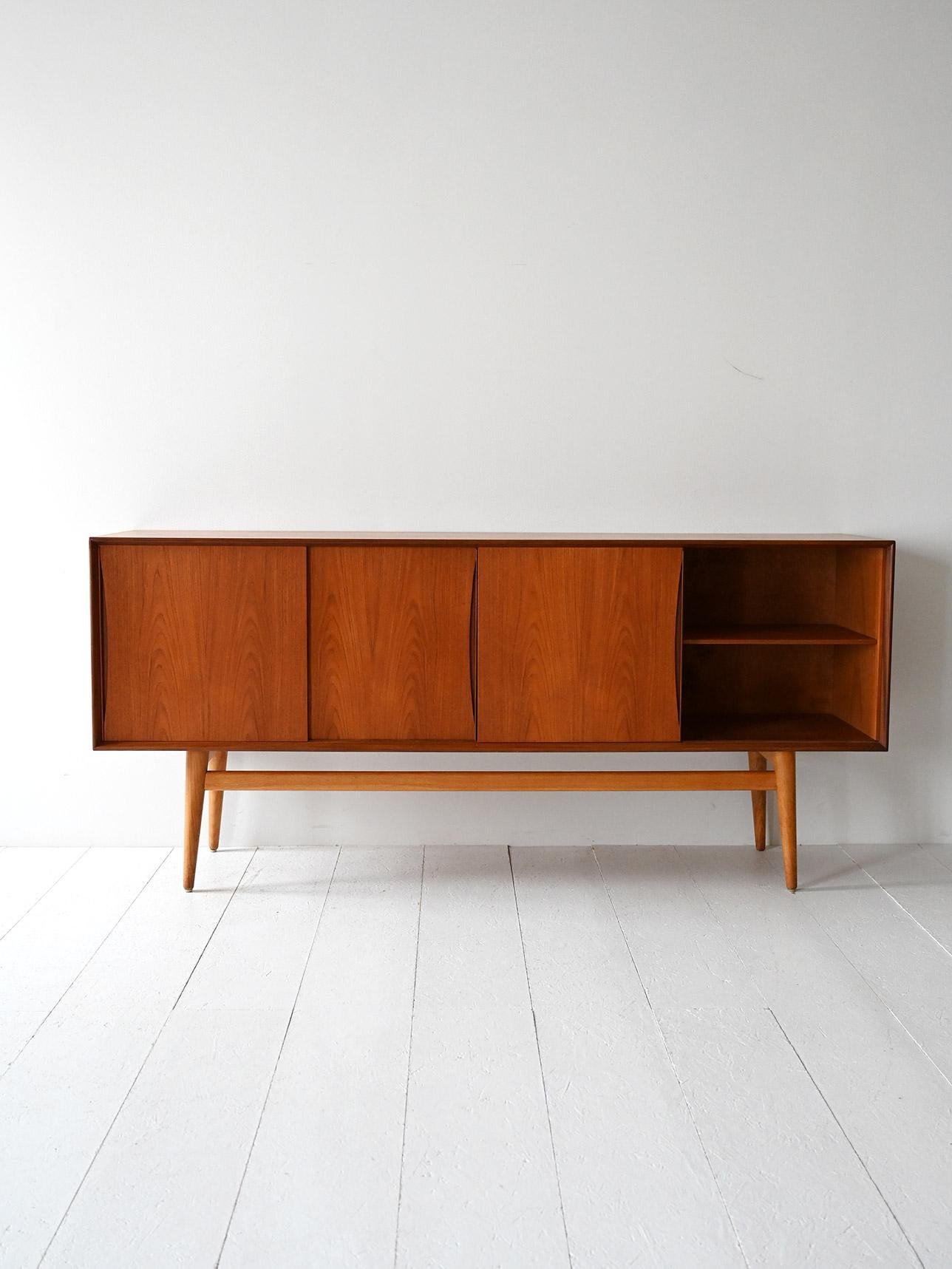 Sideboard scandinavo vintage in teak anni '60 Escandinavo moderno en venta