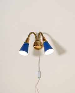 Adjustable wall sconce in brass and lacquered metal, Scandinavia, 1960s