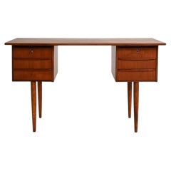 Scrivania scandinava in teak con sei cassetti, anni '60