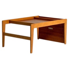 Table de chevet « Nikko » en teck et chêne, conçue par Yngvar Sandström pour NK, Suède, années 60
