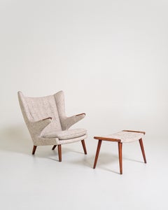 Sessel „Papa Bear“ mit Fußstütze von Hans J. Wegner für A.P. Gestohlen