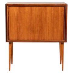 Bar mobile scandinave en teck avec volet, années 50