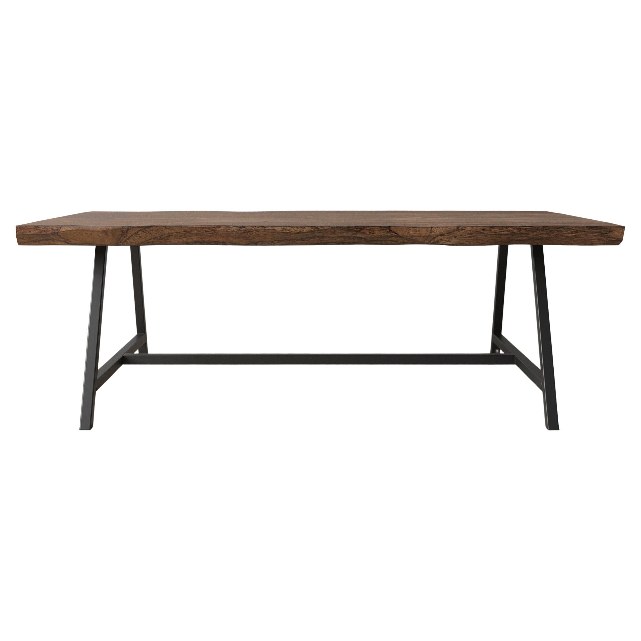 Live Edge Couchtisch aus massivem Teakholz mit Metallbeinen