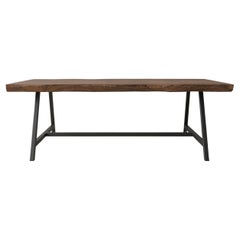 Live Edge Couchtisch aus massivem Teakholz mit Metallbeinen