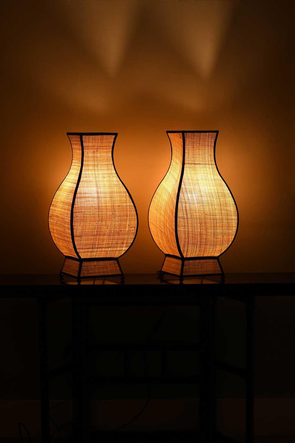 Pair of table lamps made in straw with metal structure. 
Set of two.
Italian manufacture.