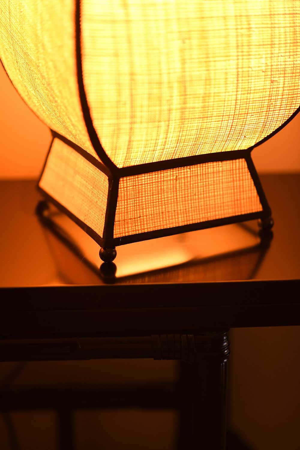 XXIe siècle et contemporain Grandes lampes de bureau « Multo Pagoda » en paille, lot de 2 en vente