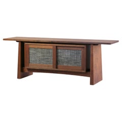 Crédence moderne en noyer par Thomas Throop / Black Creek Designs - Sur commande