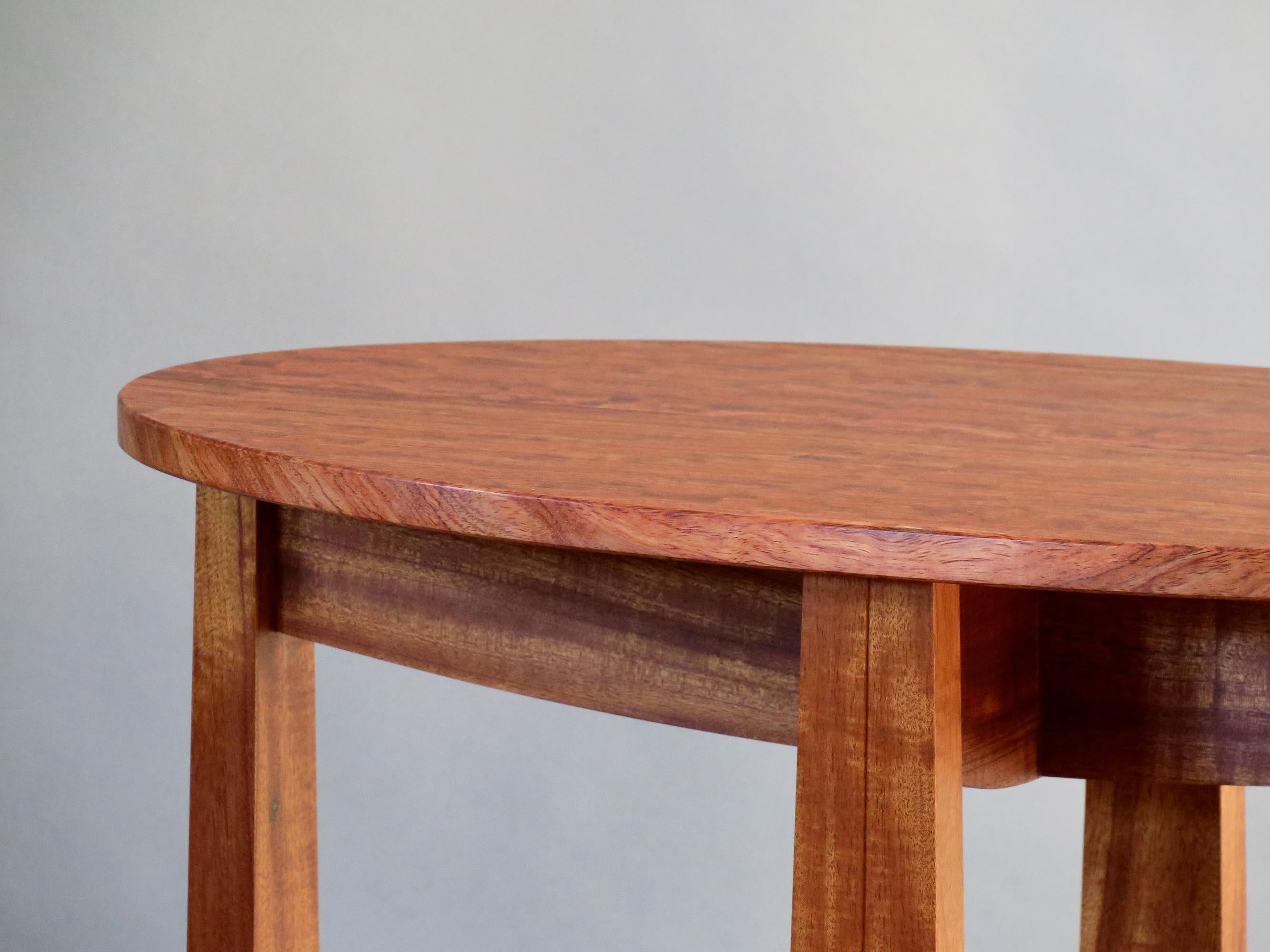 XXI secolo e contemporaneo Tavolino ovale -Bubinga, noce annerito  di Thomas Thomas Throop - Su ordinazione in vendita