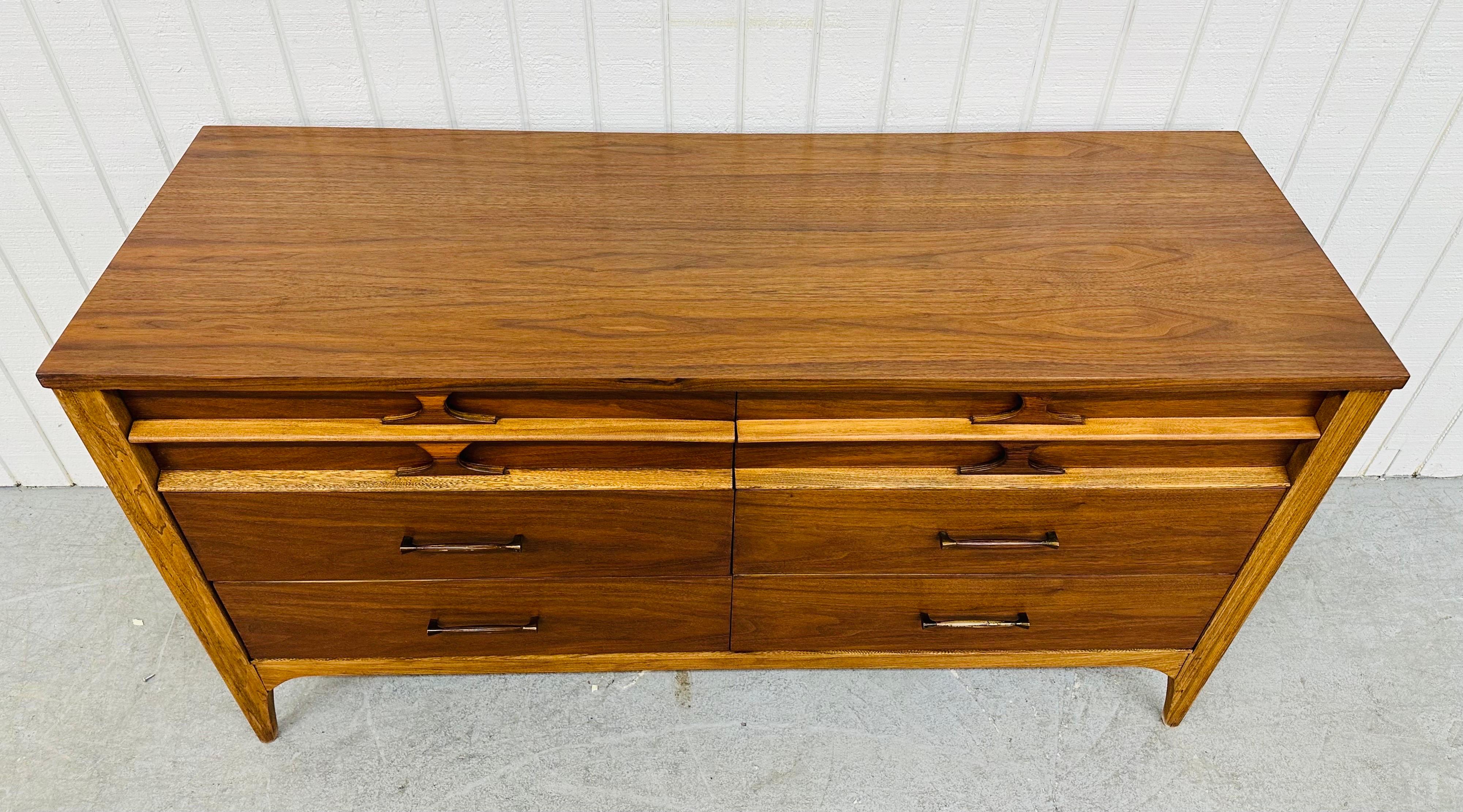 Mid-Century Modern Kent Coffey Perspecta Walnut Double Dresser In Good Condition In Clarksboro, NJ