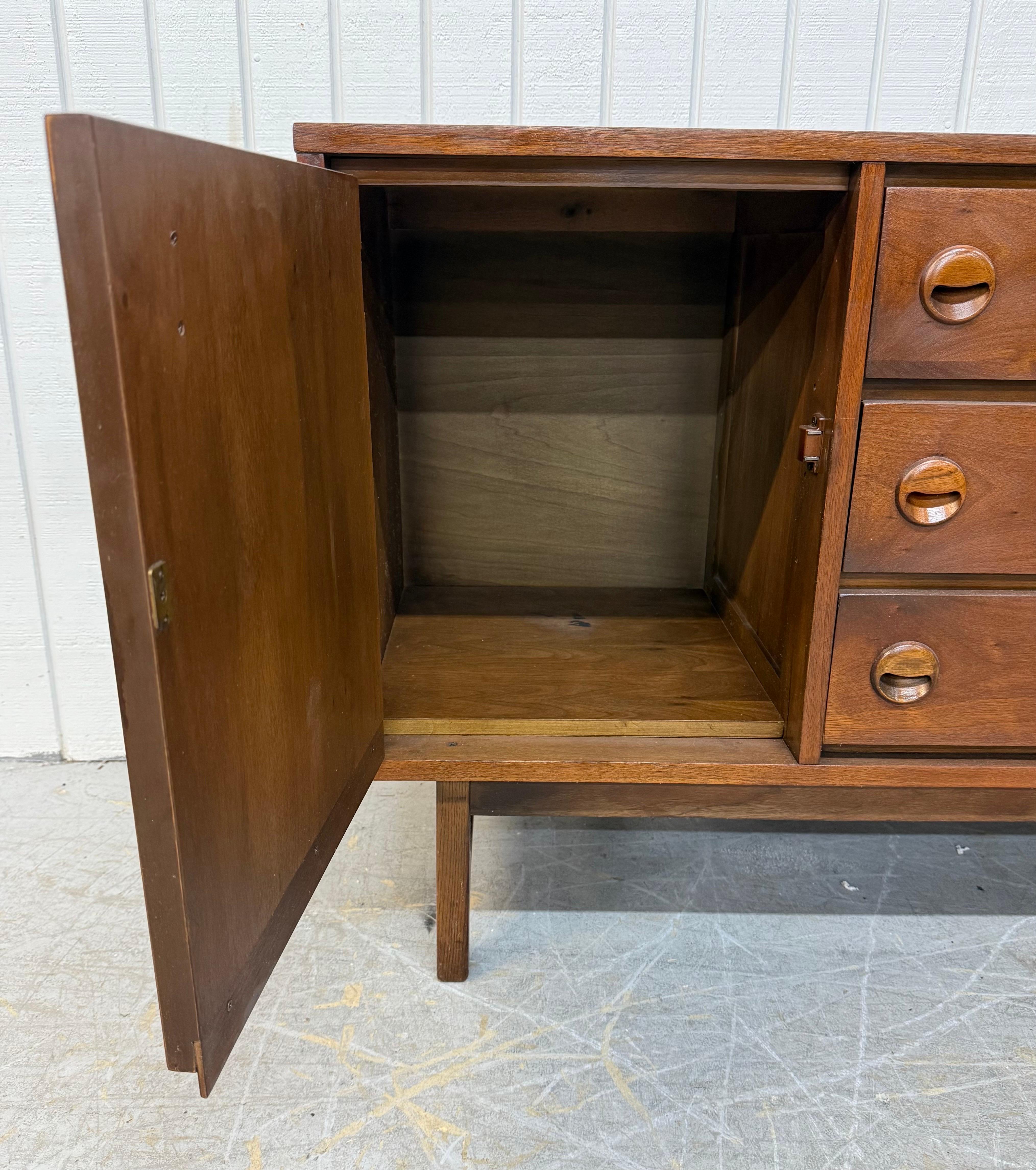 Mid-Century Modern Lane's Sideboard Rhythm Walnut & Cane en vente 15