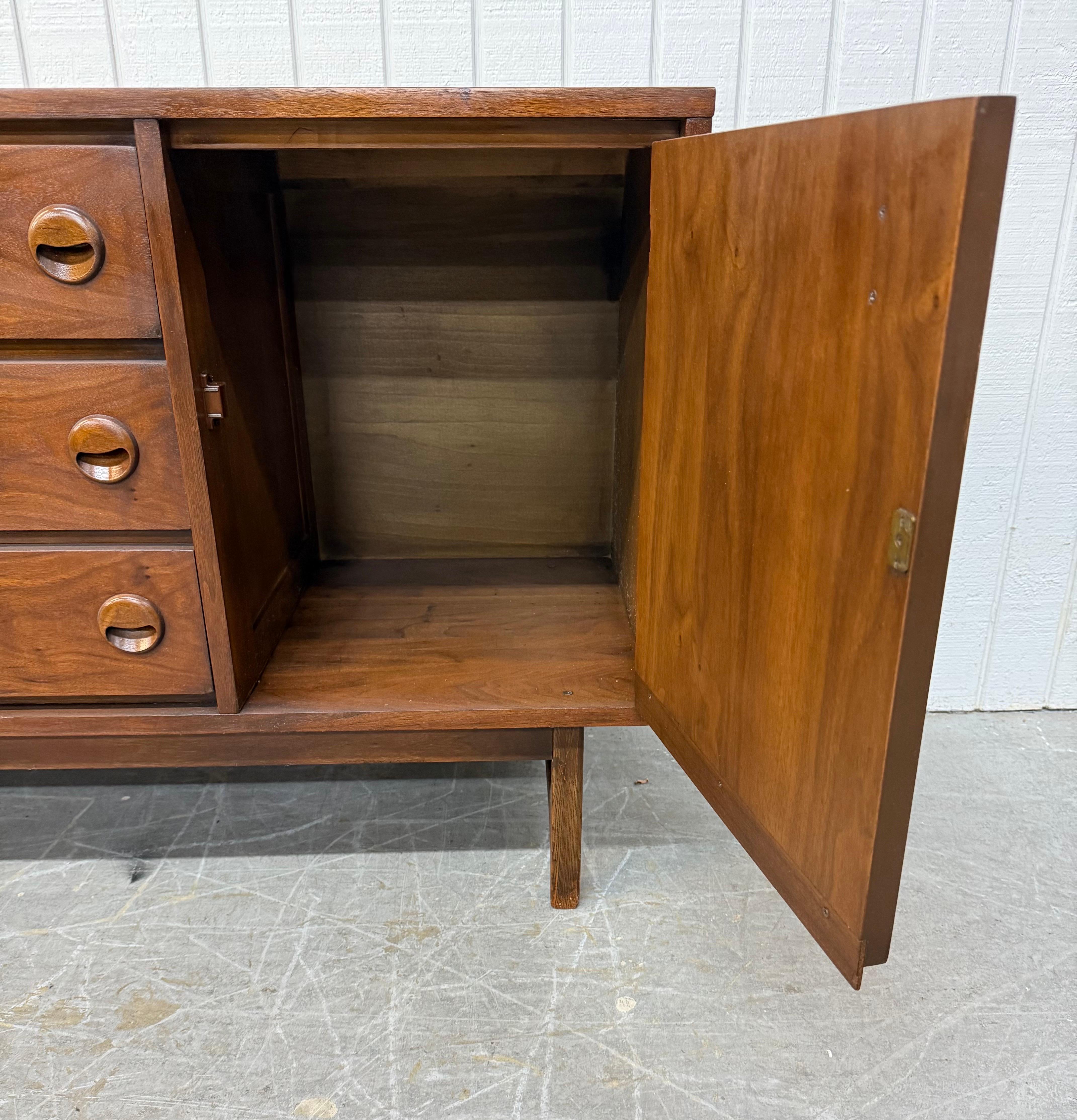 Mid-Century Modern Lane's Sideboard Rhythm Walnut & Cane en vente 16