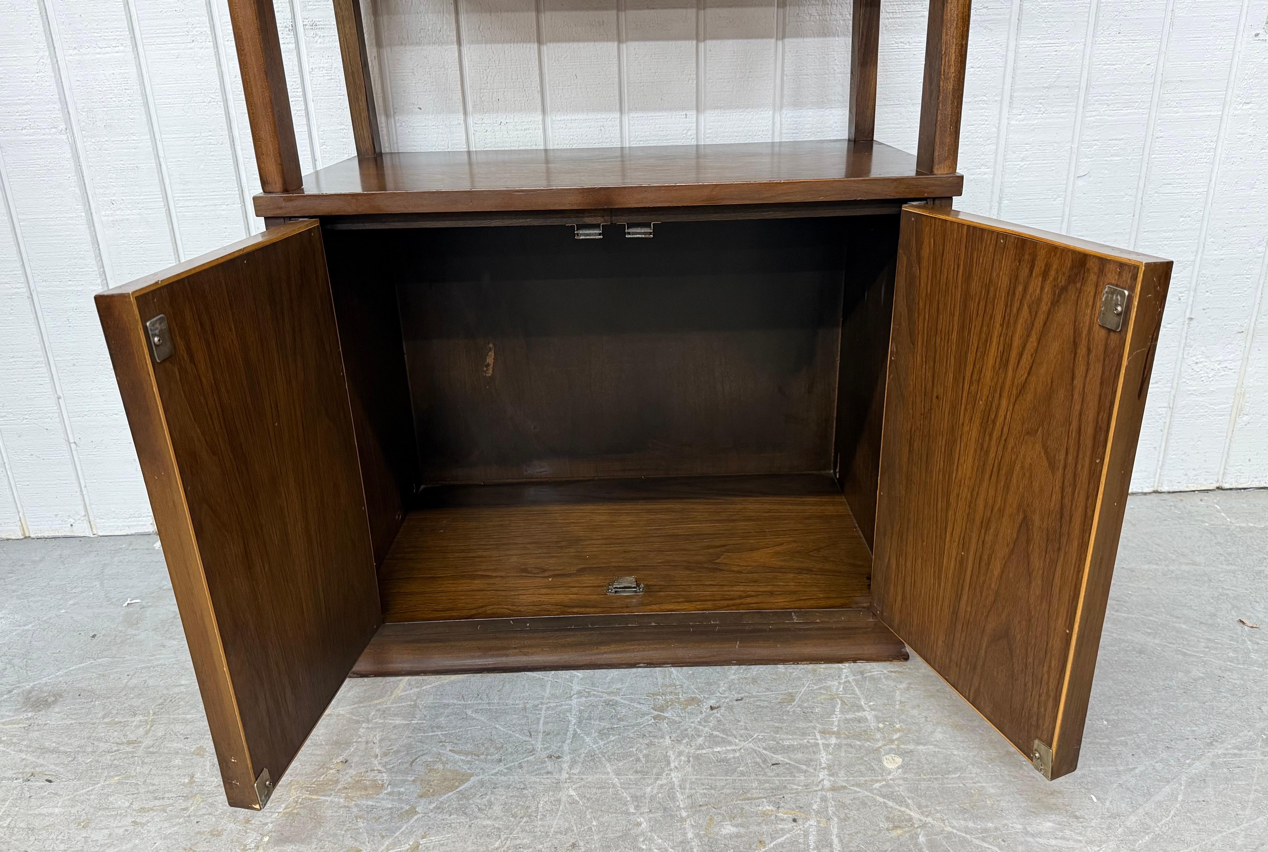 Mid-Century Modern Lane's Sideboard Rhythm Walnut & Cane en vente 19