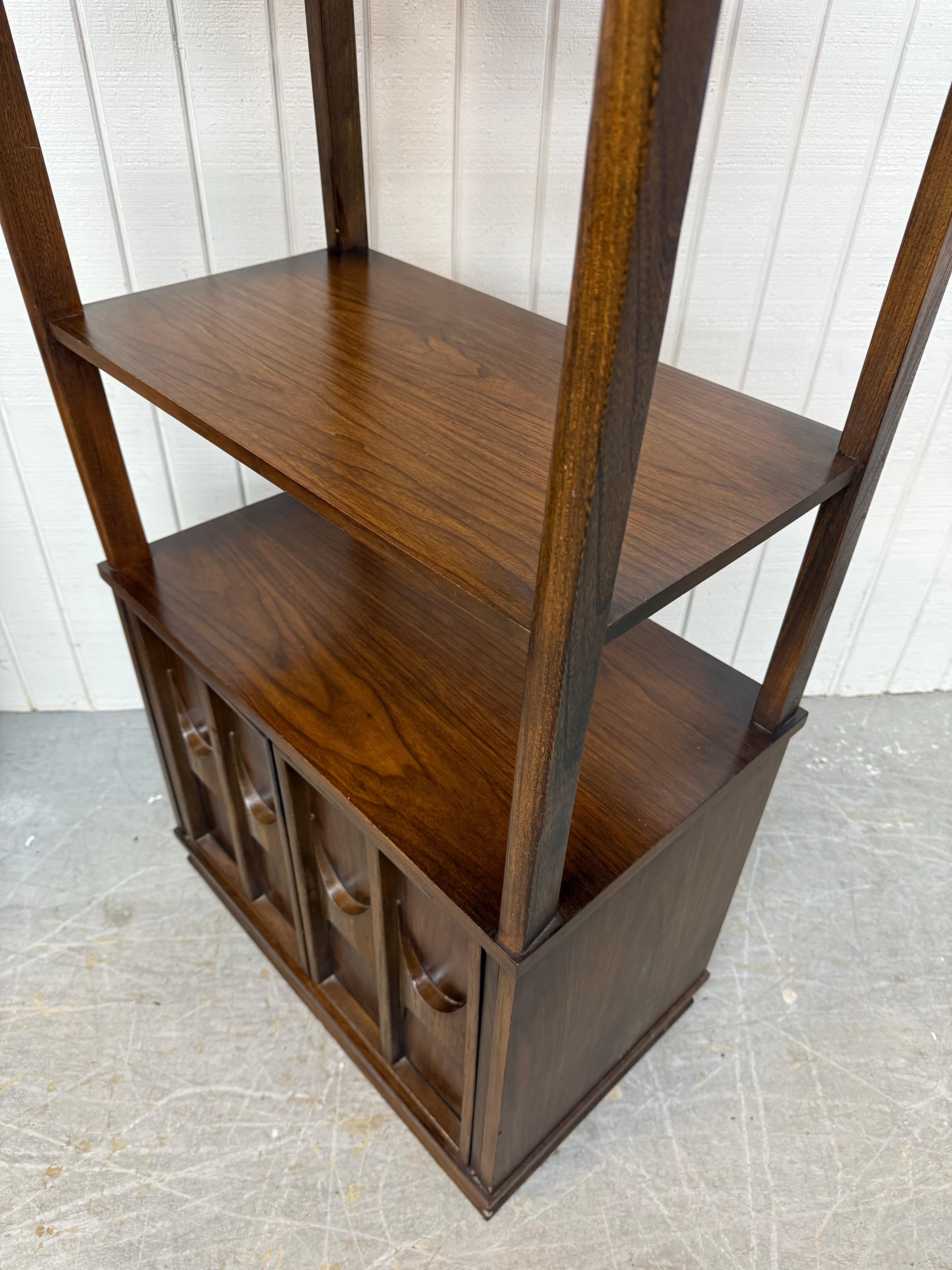 Mid-Century Modern Lane's Sideboard Rhythm Walnut & Cane en vente 21