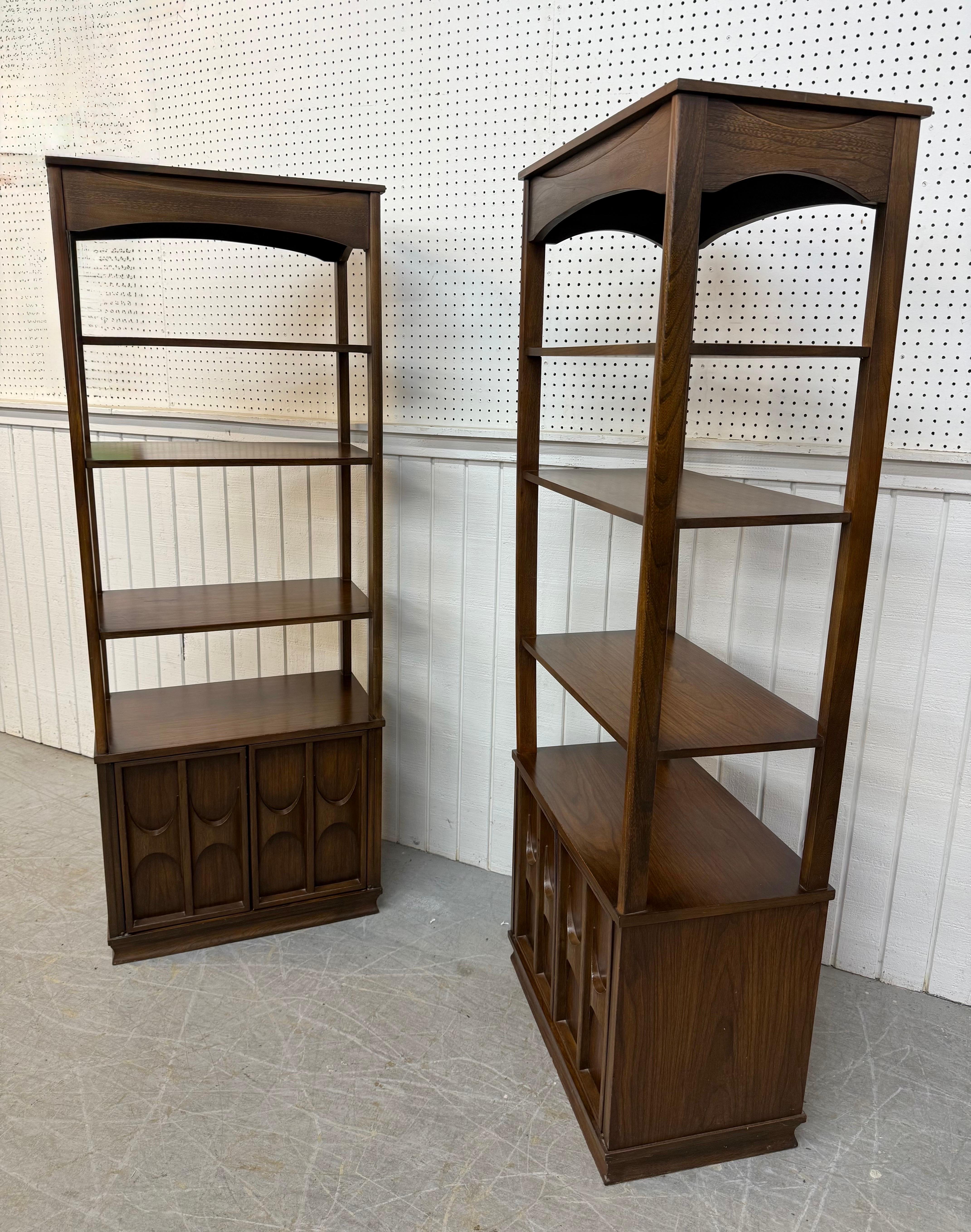 Mid-Century Modern Lane's Sideboard Rhythm Walnut & Cane en vente 22