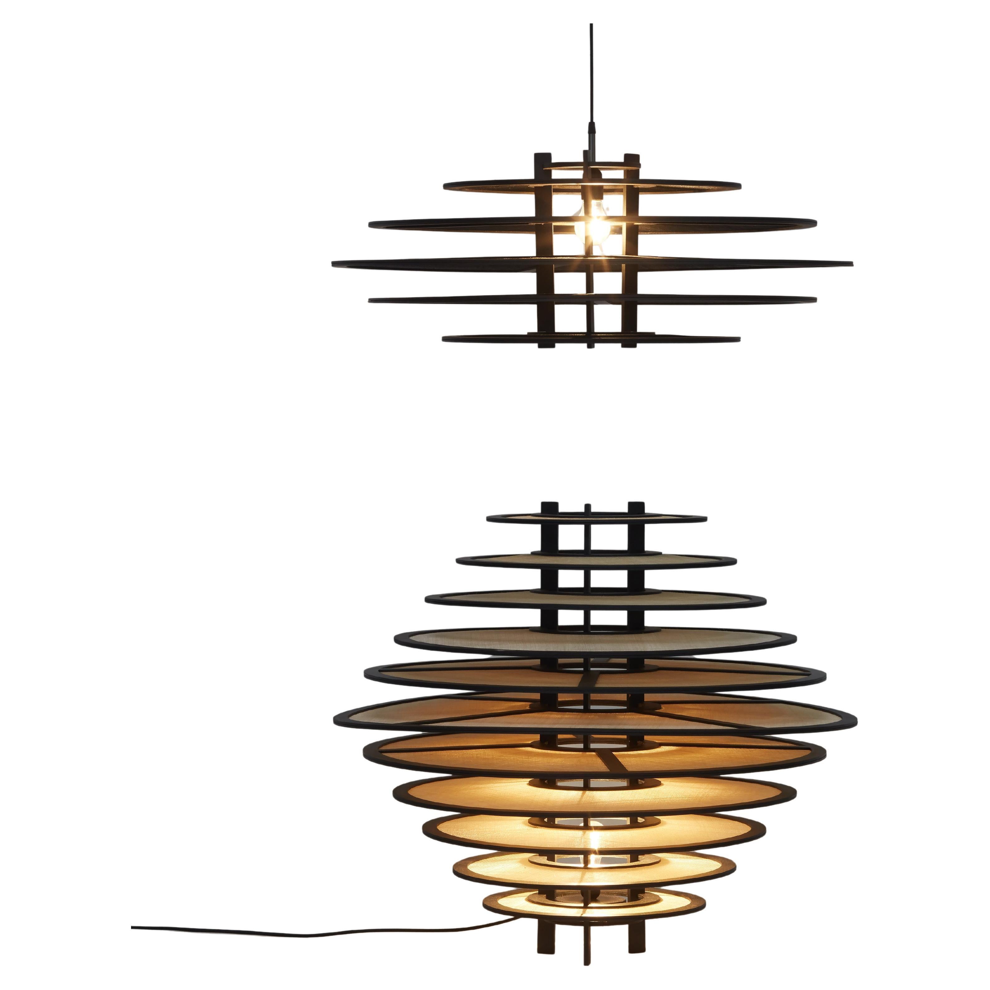 Lampada da terra scultorea 'Dialogue' - Realizzata a mano in rafia naturale e Wood massiccio in vendita