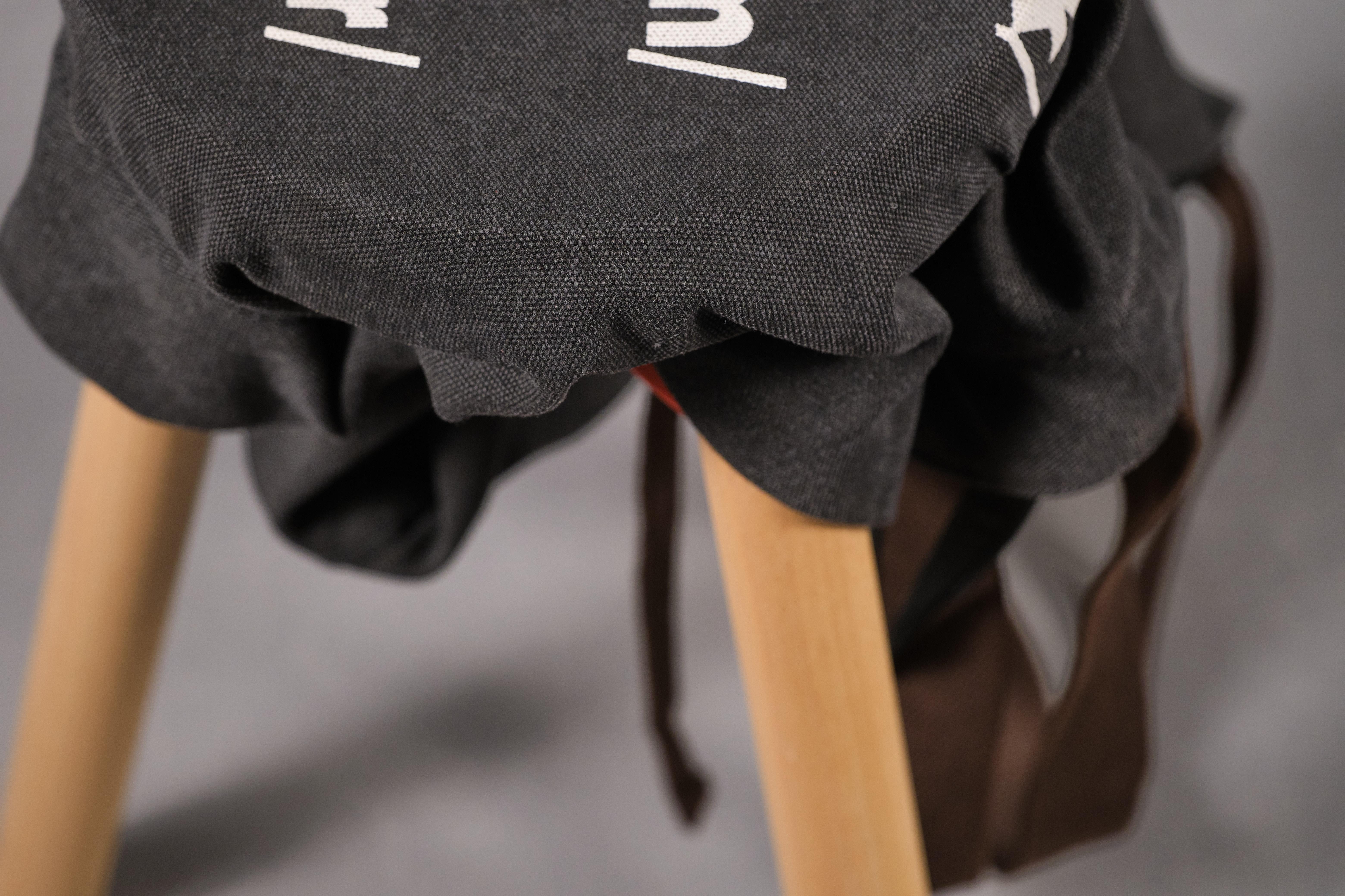 Tabouret bas FB No. 3 en Wood Wood récupéré et tissu Banner Upcycled par Curro Claret Neuf - En vente à Barcelona, ES