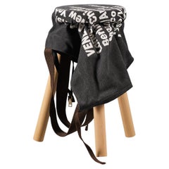 Tabouret bas FB No. 3 en Wood Wood récupéré et tissu Banner Upcycled par Curro Claret