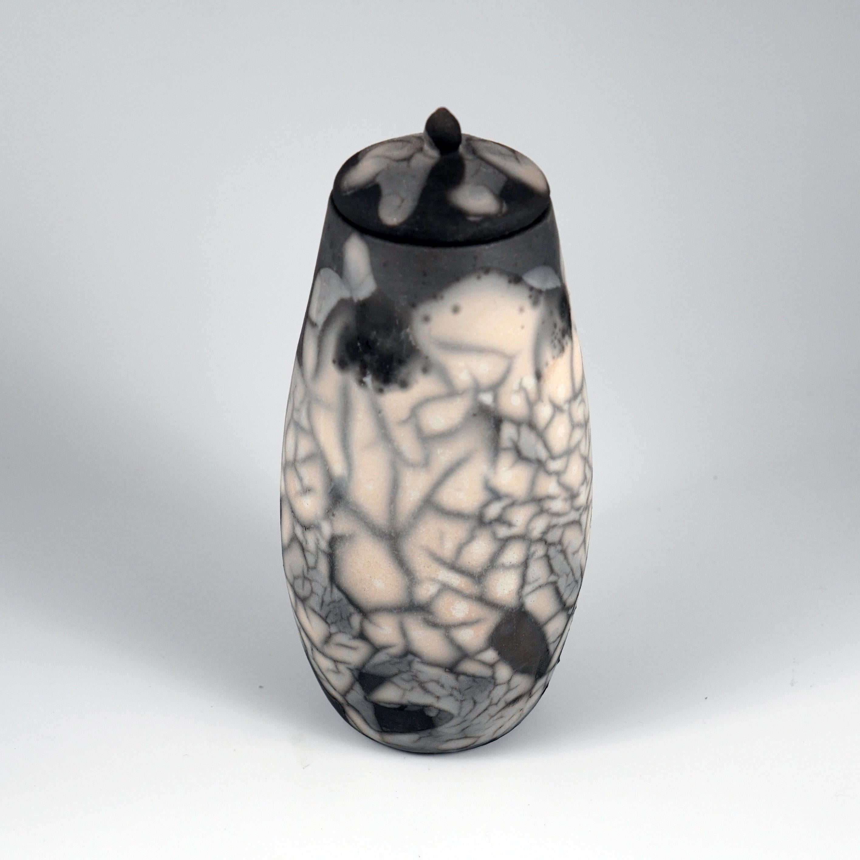 The Aibo urn is a tall and slim urn that is formed in a bottle shape that emphasizes the raku finishing. This urn is suitable for the remains of pets.

Height : 6.5 in
Width : 3.2 in 
Capacity : 12 oz / 350 ml

This is a raku finished urn. Raku is a