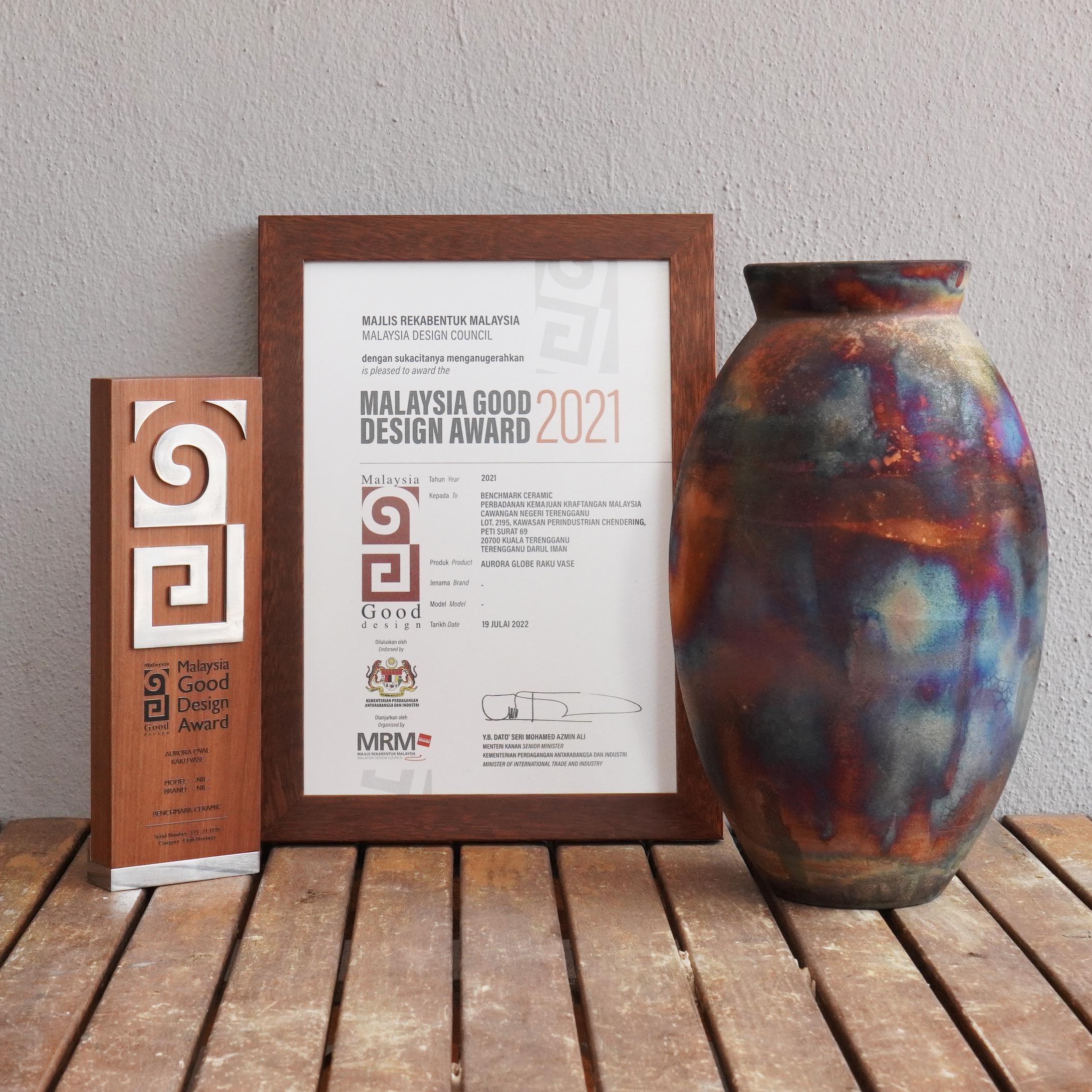 Niwa Indoor Hanging Planter Raku Pottery, Obvara - Set, Handmade Ceramic In New Condition For Sale In Petaling Jaya, MY