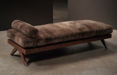Diván tapizado de Pierre Jeanneret, Chandigarh, hacia 1957-58